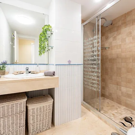 Terrace Of Paradise, 2 Bed 2 Bath, Parking, Pool Apartament